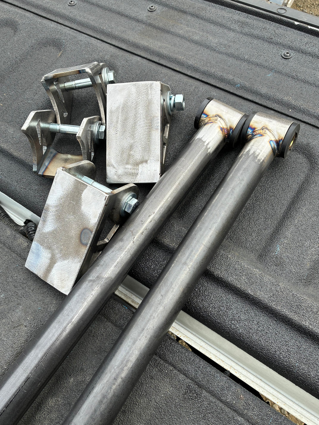 Dodge Ram Weld On Traction Bar Kit 60"