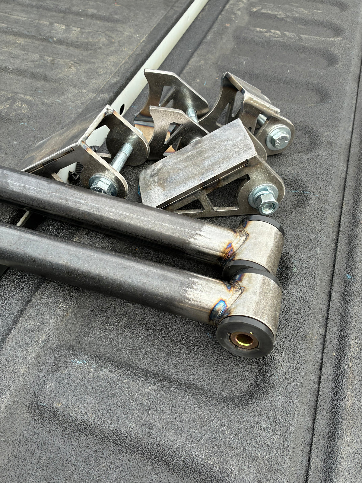 Dodge Ram Weld On Traction Bar Kit 60"